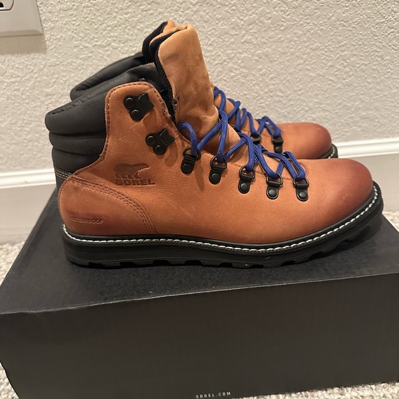 Men’s size 7.5 women’s 9-9.5 Sorel Madson boots. Worn once for a photo shoot. - Picture 4 of 5